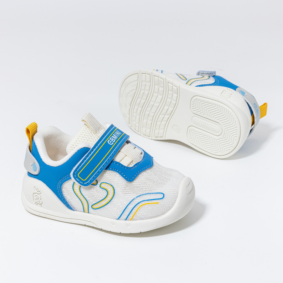 Everett Wide Toe Everyday Sneaker