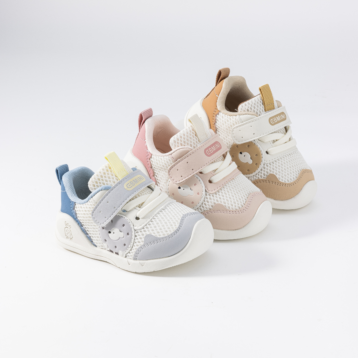 Everyday Mesh Wide Toe Sneaker