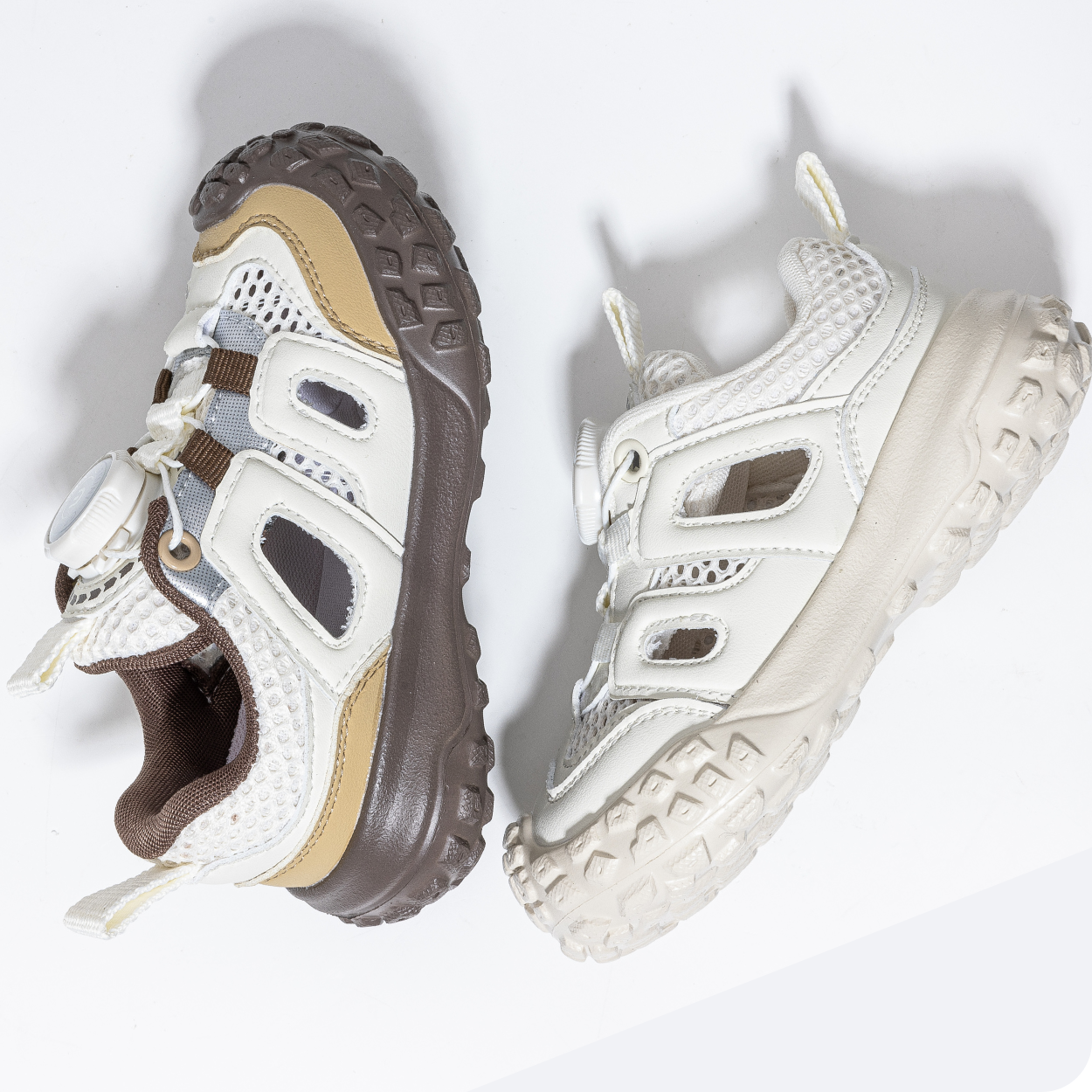 Explorers Wide Toe Trail Sneaker